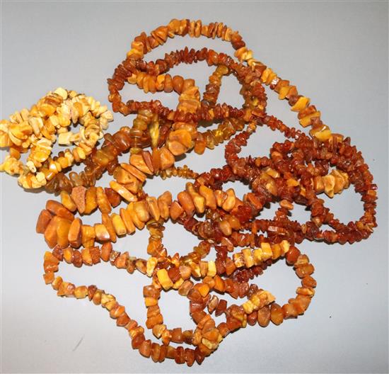5 x amber necklaces(-)